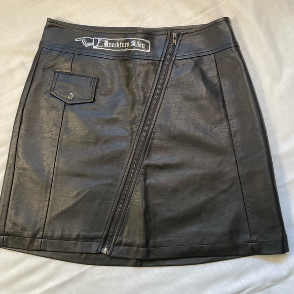Hot Topic Harry Potter Knockturn Alley Faux Leather Zip Skirt - Picture 2 of 4